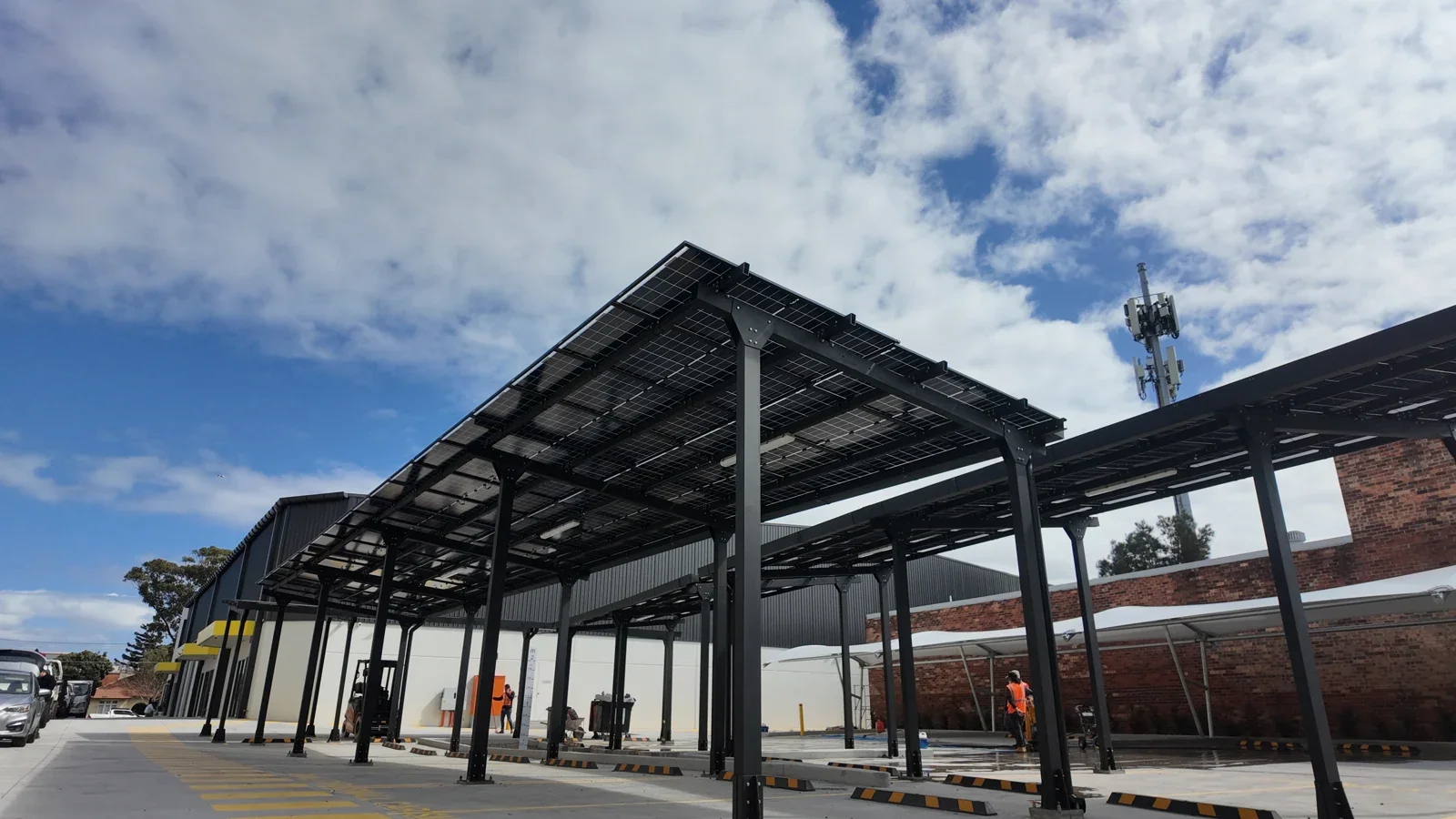 Commercial Solar Carports application from the UMAX project gallery