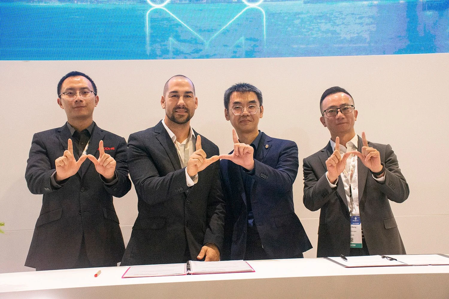 GoodWe and UMAX Energy representatives at the BIPV partnership signing