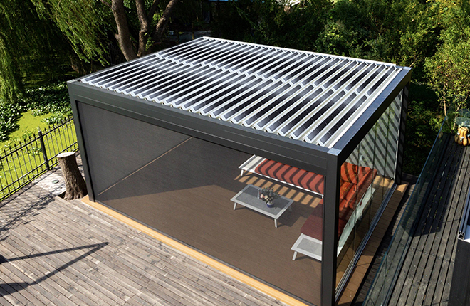 Motorized adjustable louvres